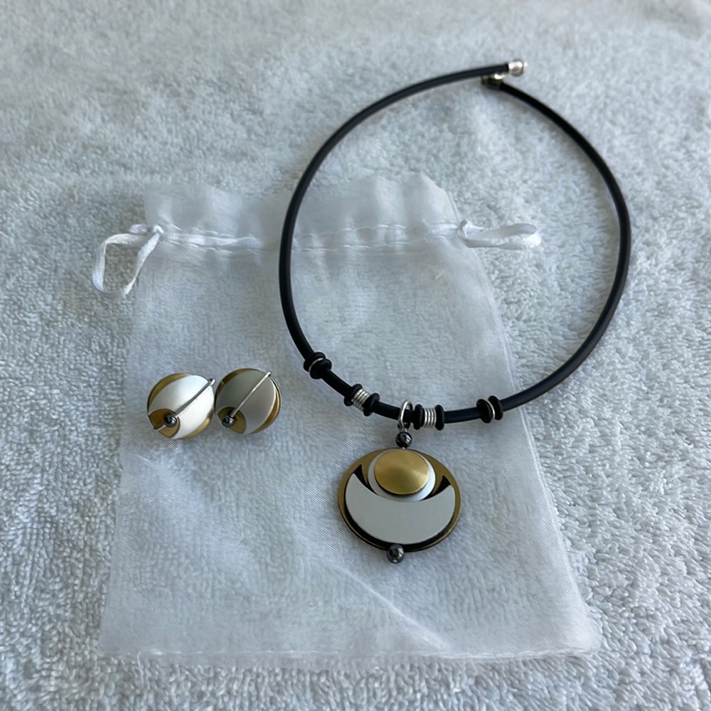Artist necklace & wearing set, gold, silver, black medallion on black rubber